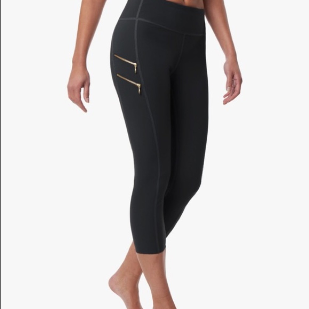 Fierce + Regal The Zippered Capri black size 6